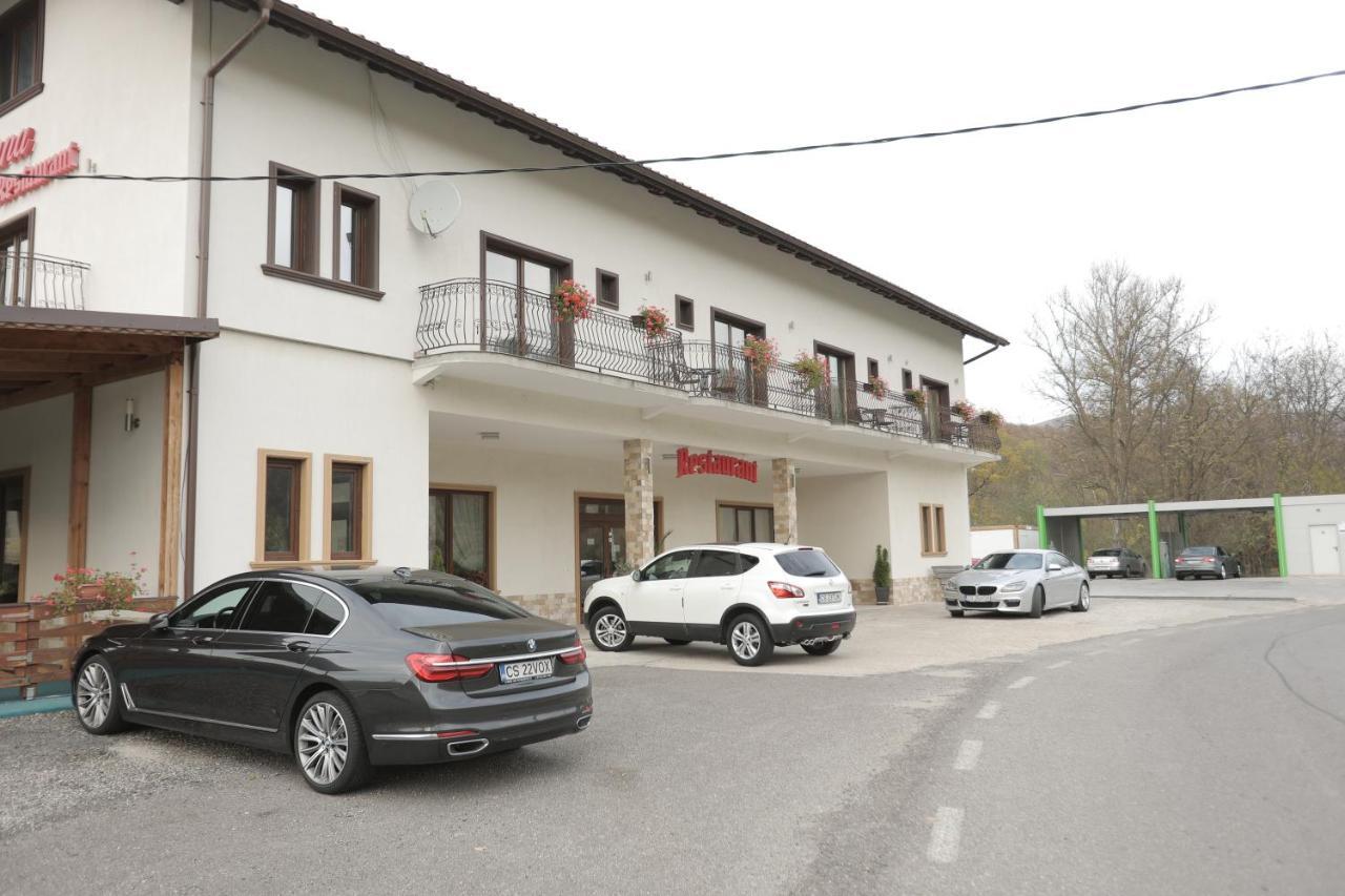 Pensiune Restaurant Liana Mehadija Zewnętrze zdjęcie